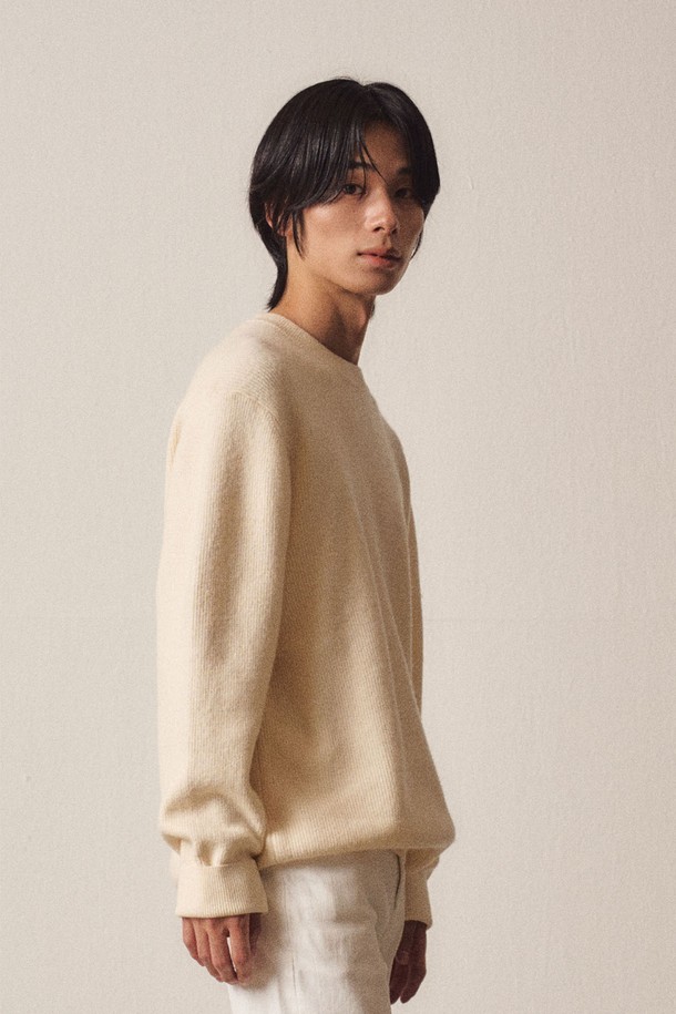 EZIO - 스웨터 - Soft Filling Round Knit_Ivory