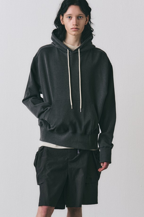 EZIO - 후디 - Essence Solid Hoodie_Charcoal