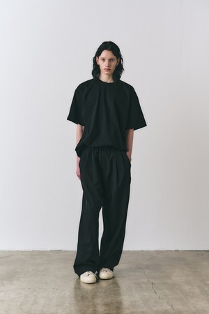 Essence semi-over T-shirt_Black