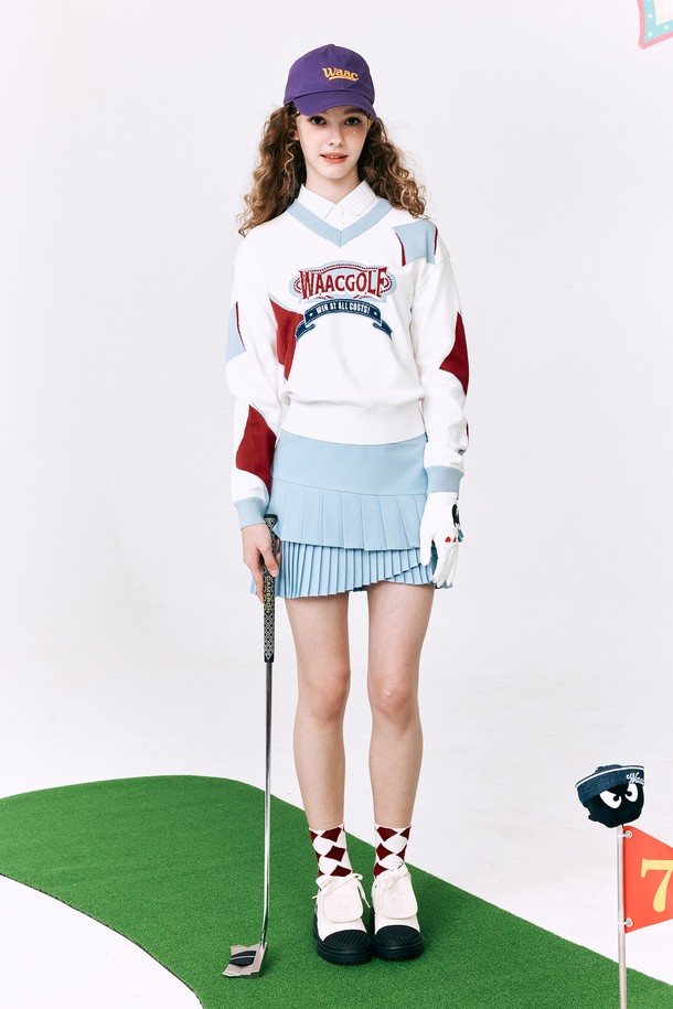 여성 더블 플리츠 스커트입니다. 스카이블루 색상으로, 봄, 여름 시즌 골프룩에 적합한 스포티 스타일의 플리츠 스커트입니다. 2단 플리츠 디자인과 후크 및 지퍼 여밈으로 편안한 착용감을 제공합니다. 양옆 포켓과 힙 포켓, 그리고 탈착 가능한 볼 파우치가 포함되어 실용성을 더했습니다. 미니멀한 디자인으로 다양한 골프 의류와 매치하기 좋습니다.
