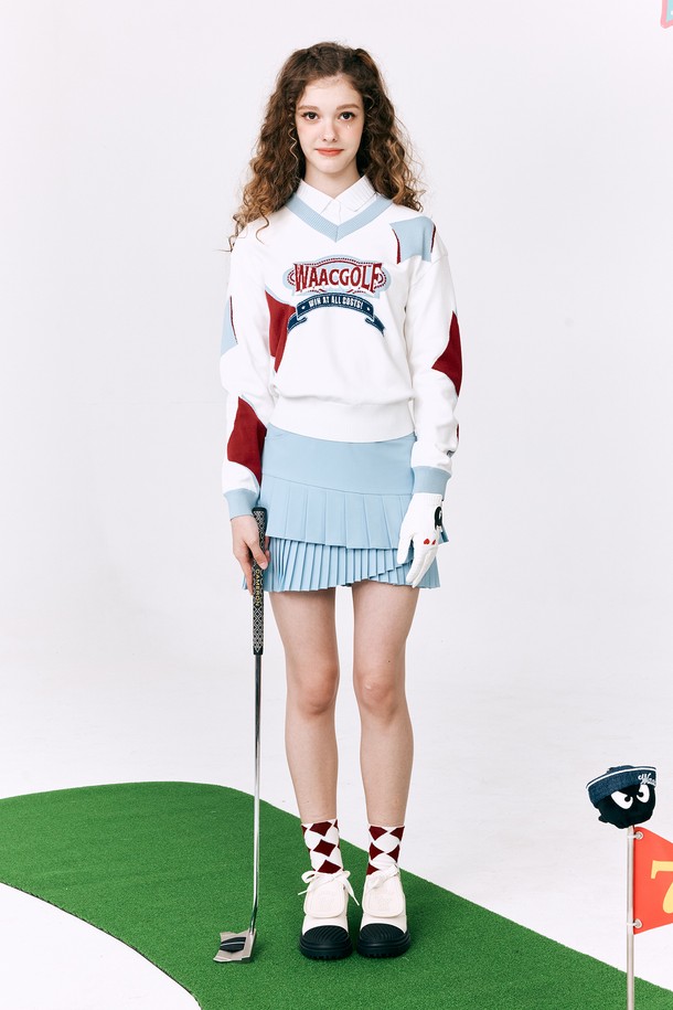 여성 더블 플리츠 스커트입니다. 스카이블루 색상으로, 봄, 여름 시즌 골프룩에 적합한 스포티 스타일의 플리츠 스커트입니다. 2단 플리츠 디자인과 후크 및 지퍼 여밈으로 편안한 착용감을 제공합니다. 양옆 포켓과 힙 포켓, 그리고 탈착 가능한 볼 파우치가 포함되어 실용성을 더했습니다. 미니멀한 디자인으로 다양한 골프 의류와 매치하기 좋습니다.
