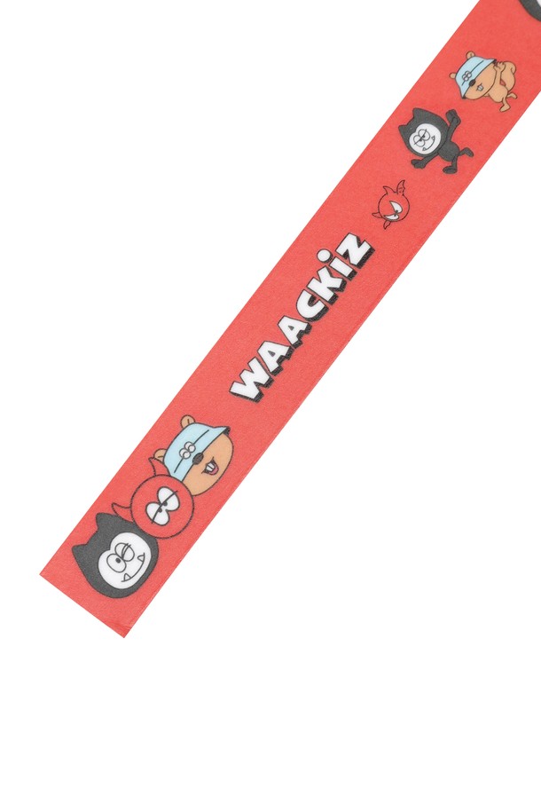 [WAACKIZ] 유니 마스킹 테이프는 다이어리, 노트북, 사진, 핸드폰 등을 아기자기하게 꾸밀 수 있는 데코레이션 용품입니다. 15mm 폭과 10m 길이로 넉넉하게 사용할 수 있으며, 레드와 화이트 두 가지 색상으로 제공됩니다. WAACKIZ 캐릭터 디자인과 Ghost Coast 배경 스토리를 담은 캐릭터 일러스트레이션이 돋보이는 제품입니다. 개성 넘치는 WAACKY, PP, SCOVVY 캐릭터 디자인으로 소장 가치를 더합니다. 마스킹 테이프를 활용하여 나만의 개성을 표현해보세요.
