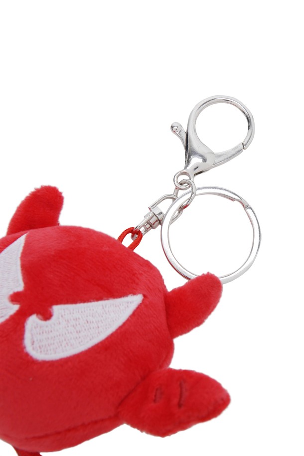 [WAACKIZ] 유니 돌 키링은 와키즈 캐릭터 디자인의 귀여운 인형 키링입니다. 폴리에스테르 소재로 제작되어 부드러운 촉감을 자랑하며, 미니 사이즈로 제작되어 가방이나 열쇠에 간편하게 걸 수 있습니다. 레드와 화이트 두 가지 컬러 옵션으로 제공되어 취향에 맞게 선택 가능합니다. 골프, 일상 등 다양한 상황에서 개성 있는 포인트를 더할 수 있습니다. 유니크한 디자인으로 소장 가치를 높인 키링입니다.
