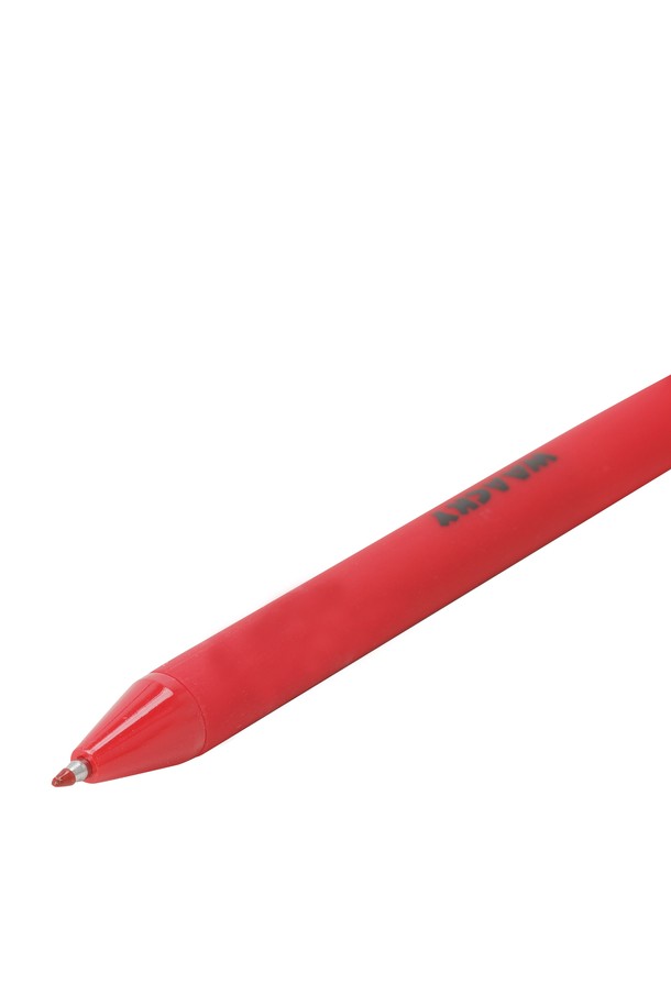 [WAACKIZ] 유니 젤 펜은 부드러운 필기감이 특징인 젤 펜입니다. 0.5mm 펜심으로 섬세한 필기가 가능하며, 와키와 친구들 캐릭터 디자인이 적용되어 귀여움을 더했습니다. 검정색 잉크를 사용하며, 플라스틱 소재로 제작되었습니다. 특히, 고스트 코스트 컨셉의 캐릭터 피피 디자인 장식이 특징입니다. [WAACKIZ] 와키와 친구들 캐릭터 상품 라인업 중 하나로, 필기 시 즐거움을 더해줍니다.
