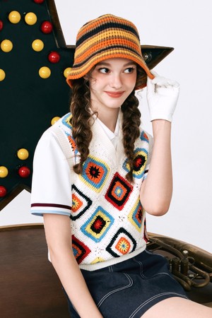 Women Rainbow Square V-neck Knit Vest