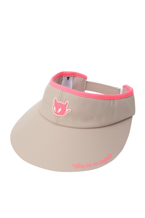 우먼 플라워 와이드 바이저는 여성 골프, 일상룩, 휴가룩, 여행룩에 잘 어울리는 썬바이저입니다. 베이지와 핑크 두 가지 색상으로 출시되었으며, 봄, 여름 시즌에 착용하기 좋습니다. 메쉬 소재로 제작되어 통기성이 뛰어나고, 와이어, 벨크로 디자인으로 시원하고 편안한 착용감을 선사합니다. 자수 패턴의 플라워 장식이 돋보이며, 자외선 차단 기능과 사이즈 조절 기능으로 실용성을 더했습니다. 휴대성이 뛰어나 언제 어디서든 간편하게 사용할 수 있습니다.
