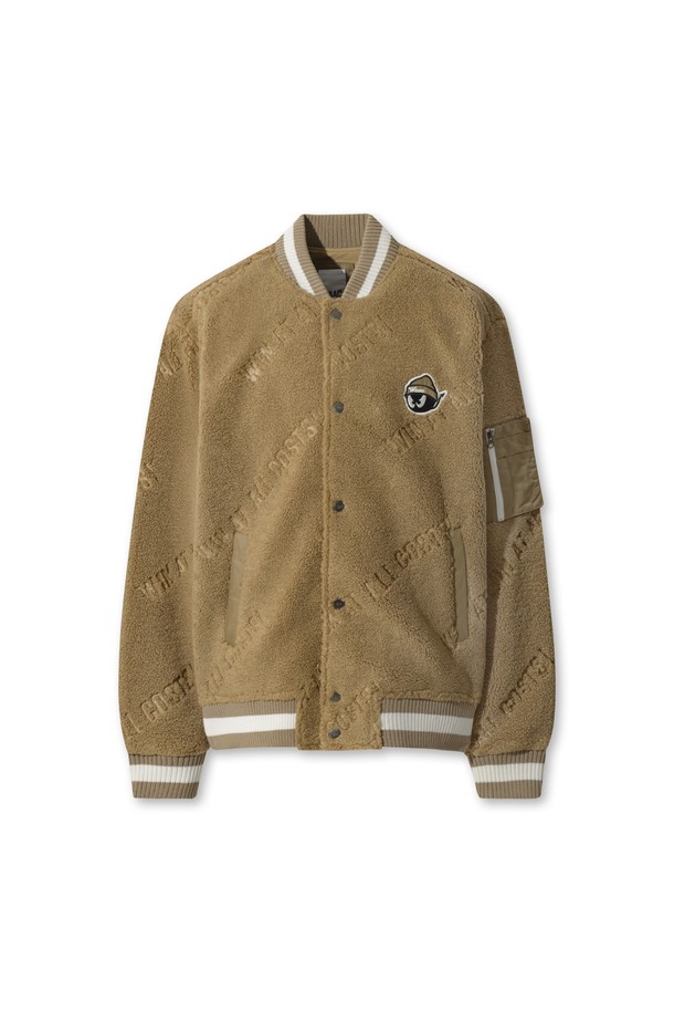 베이지 컬러의 남성용 부클 바시티 재킷입니다. 플리스와 부클 소재를 사용하여 부드러운 촉감과 두꺼운 두께로 뛰어난 보온성을 제공합니다. 스포티하면서도 캐주얼한 스타일로, 골프룩 또는 일상복으로 활용하기 좋습니다. 넥, 소매, 밑단에 니트 시보리를 적용하여 편안함과 안정감을 더했습니다. 레귤러 핏의 긴 소매 버튼 여밈 방식의 자켓으로, 로고 패턴이 특징입니다.
