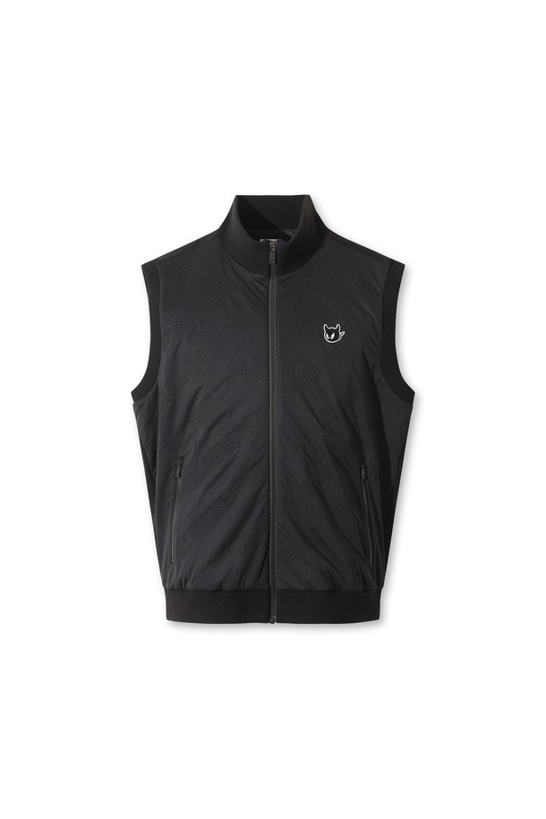 남성용 Men Knit Hybrid Padding Vest (멘 니트 하이브리드 패딩 베스트)는 겨울철 골프 및 일상생활에서 스타일리시하게 착용할 수 있는 패딩 베스트입니다. 울과 폴리에스테르 혼방 소재로 제작되어 부드러운 촉감과 뛰어난 보온 및 방풍 기능을 제공합니다. 하이브리드 구조, 고주파 본딩 처리, 와펜 자수 디테일이 돋보이며, 레귤러핏과 집업 스타일로 편안한 착용감을 선사합니다. 스포티, 캐주얼, 미니멀 무드를 동시에 연출할 수 있으며, 블랙 컬러의 민소매 디자인으로 다양한 스타일링에 활용하기 좋습니다.
