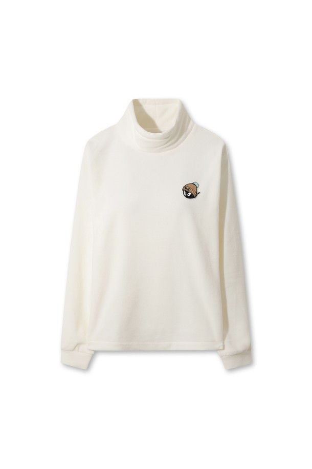 여성용 폴라 플리스 하이넥 풀오버입니다. 부드러운 촉감의 플리스 소재로 제작되어 겨울철 보온성을 높여줍니다. 오버핏 디자인에 하이넥으로 목까지 따뜻하게 감싸주며, 방풍 안감과 보온 기능을 갖춰 기능성까지 더했습니다. 등 부분 슬로건 아트워크와 폼폼 비니 와펜, 스트링 디테일로 스포티하면서도 캐주얼한 스타일을 연출할 수 있습니다. 골프룩은 물론 일상에서도 편안하게 착용하기 좋은 화이트 컬러의 긴 소매 풀오버입니다.
