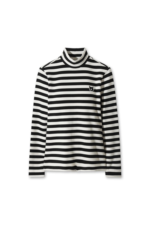 여성 스트라이프 피치 하이넥 탑은 겨울철 골프룩과 일상룩에 모두 활용 가능한 베이직 스타일의 긴소매 티셔츠입니다. 부드러운 기모 소재와 두꺼운 두께감으로 보온성을 높였으며, 하이넥 디자인이 목을 따뜻하게 감싸줍니다. 레귤러핏으로 제작되어 바디 라인을 자연스럽게 연출하며, 스트라이프 패턴이 세련된 느낌을 더합니다. 다양한 겨울 베스트나 아우터와 레이어링하여 스타일리시하게 연출할 수 있으며, 스윙 시 유연한 움직임을 위해 기능성 소재를 사용하여 활동성을 높였습니다. 
