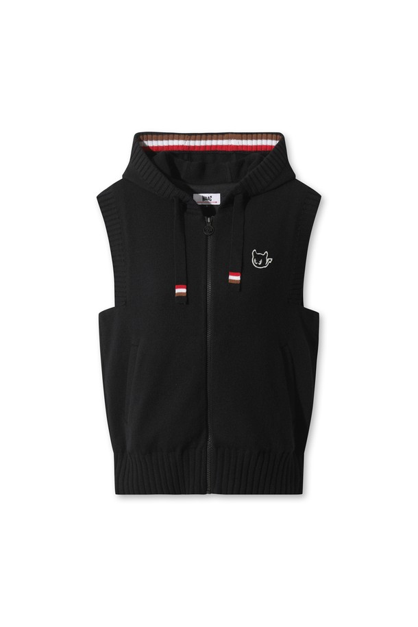 세련된 디자인의 여성 니트 후드 집업 베스트입니다. 부드러운 울 소재와 두꺼운 두께로 가을, 겨울철 따뜻하게 착용하기 좋습니다. 블랙 컬러에 3가지 컬러 배색 포인트가 돋보이며, 후드 립 디테일과 스트링 디테일로 포인트를 더했습니다. 레귤러핏으로 스포티, 캐주얼, 미니멀한 스타일을 연출할 수 있으며, 골프룩으로도 활용하기 좋습니다. 방풍 안감과 집업 방식으로 보온성과 실용성을 높였습니다.
