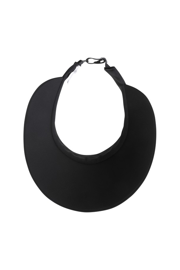 블랙 컬러의 여성 슬로건 바이저입니다. 와이드 챙과 레터링 패턴으로 스포티하면서도 미니멀한 골프룩을 연출합니다. 후면 스트랩으로 사이즈 조절이 가능하며, 땀 흡수를 돕는 이면 땀받이 디테일이 있어 쾌적하게 착용할 수 있습니다. 봄, 여름 시즌 라운딩 시 햇빛을 가려주고 스타일리시함까지 더해줍니다. 골프 활동에 최적화된 디자인으로 편안함과 기능성을 모두 갖췄습니다.
