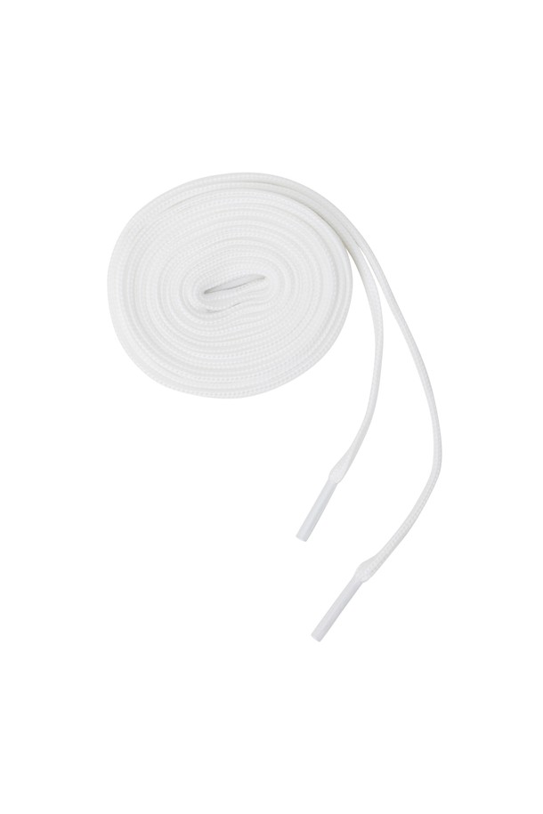 WAACKYZ (왁키즈) 골프화는 여성 및 남성 골퍼를 위한 사계절용 골프화입니다. 화이트와 레드의 두 가지 색상으로 제공되며, 라운드 앞코에 4cm 플랫 굽으로 편안함을 더했습니다. 측면 와키 패치 디자인과 로고 패턴이 돋보이며, 쿠셔닝이 우수하여 라운딩 시 편안한 착용감을 제공합니다. 끈으로 묶는 형태로, 슈즈백과 여분 끈이 함께 제공되어 실용성을 높였습니다. 스포티하면서도 클래식하고 미니멀한 골프룩에 매치하기 좋습니다.
