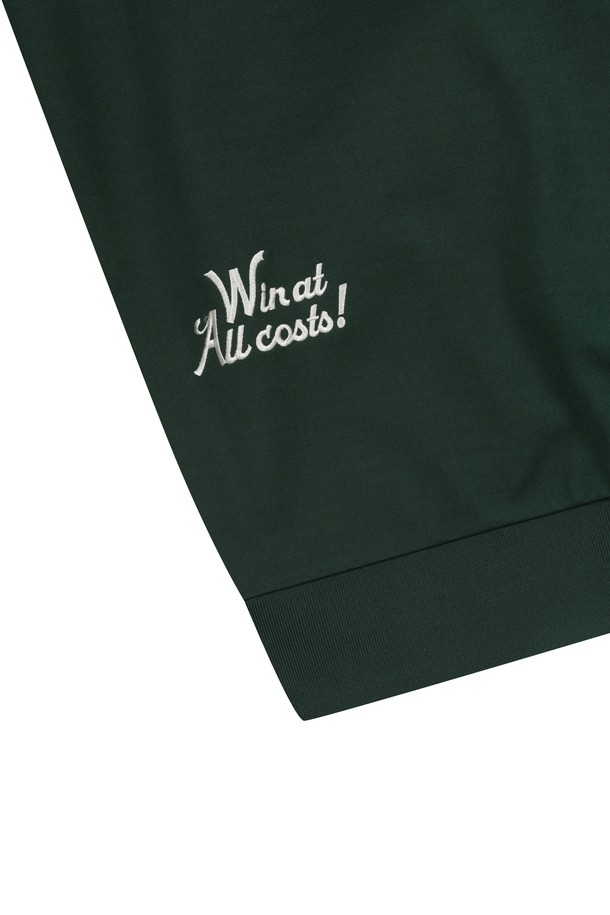 WAAC(왁) 와펜 LS 폴로 스웻셔츠는 남성용 상의로, 골프 및 일상생활에서 모두 활용 가능한 디자인입니다. 그린과 화이트 두 가지 색상으로 출시되었으며, 봄, 가을 시즌에 적합합니다. 루즈핏으로 편안한 착용감을 선사하며, 폴로넥 디자인과 똑딱이 단추, 소매 자수 디테일이 특징입니다. 면과 스판덱스 혼방의 부드러운 소재로 제작되어 두꺼운 두께감을 자랑하며, 캐주얼 및 스포티한 스타일을 연출하기 좋습니다.
