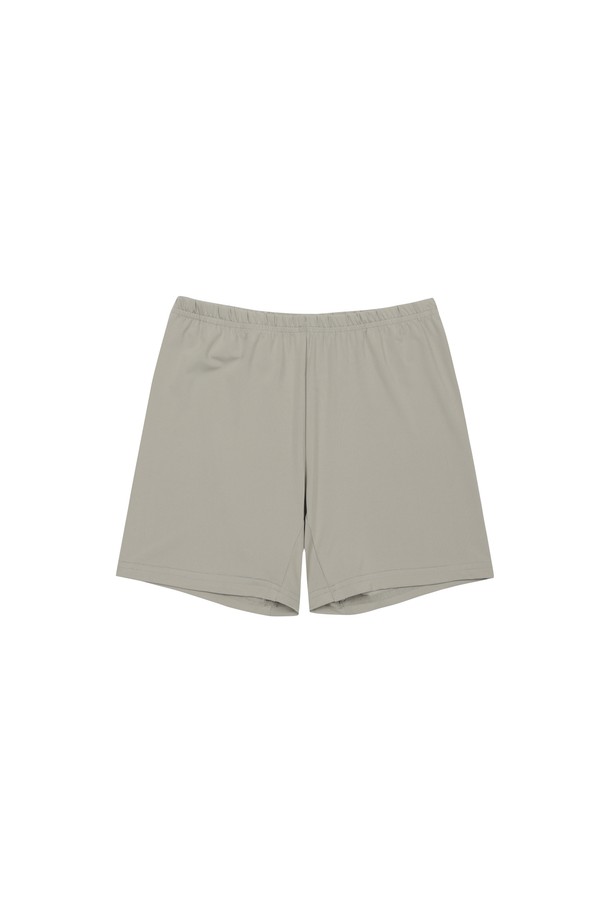 베이지 컬러의 여성 칼라 반소매 원피스입니다. 가볍고 부드러운 폴리에스테르 소재로 제작되어 봄, 여름 시즌에 시원하게 착용할 수 있습니다. 플리츠 패턴과 레귤러핏 디자인으로 캐주얼하면서도 스포티한 무드를 연출합니다. 칼라, 반소매, 허리 밴딩, 플랩 포켓, 사이드 포켓, 스냅 버튼, 지퍼 여밈, 그리고 속바지까지 갖춰 골프룩이나 봄 소풍룩으로 활용하기 좋습니다. 신축성 있는 소재로 편안한 착용감을 선사합니다.
