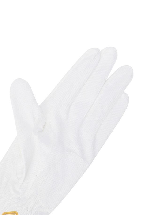 [LIONKING X WAAC] 유니 골프 장갑 (3PACK)은 골프룩에 잘 어울리는 캐주얼하고 스포티한 스타일의 골프 장갑입니다. LIONKING과 WAAC의 콜라보레이션으로 탄생한 이 장갑은 합성가죽 소재로 제작되어 튼튼하며, 흰색 바탕에 캐릭터와 프린트 무늬가 특징입니다. 언밸런스 벨크로 디자인으로 포인트를 더했으며, 사이즈 조절이 가능하여 편안한 착용감을 제공합니다. 3개 세트로 구성되어 실용적이며, 골프를 즐기는 모든 분들께 추천합니다.
