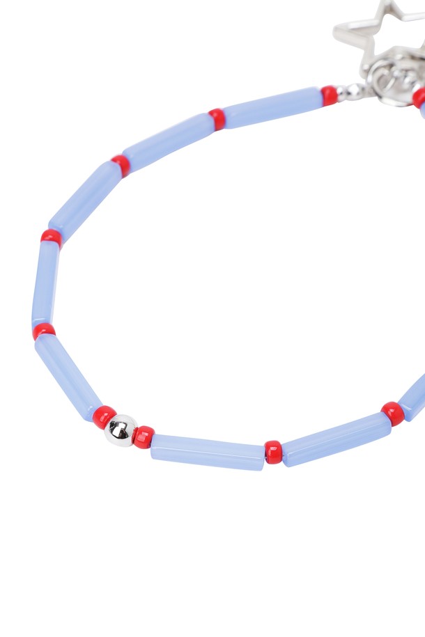 [WAACKIZ] 유니 체인 스트랩 키링은 개성 넘치는 WAACKY(왁키), PP(피피), SCOVVY(스코비) 캐릭터 디자인이 돋보이는 키링입니다. 실버 컬러의 금속 소재로 제작되어 튼튼하며, 일상생활에서 다양한 소지품에 포인트를 더할 수 있습니다. 체인 디자인이 적용되어 세련된 느낌을 주며, 공용으로 사용할 수 있어 실용적입니다. 자신만의 개성을 표현하고 싶다면 [WAACKIZ] 유니 체인 스트랩 키링을 선택하세요.
