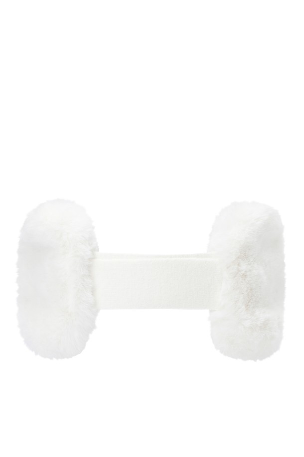 여성 퍼 이어워머는 부드러운 니트와 퍼 소재로 제작되어 겨울철 보온성을 책임집니다. 화이트 컬러의 무지 디자인에 양 사이드 퍼 디테일이 더해져 캐주얼하면서도 페미닌한 스타일을 연출합니다. 골프 및 일상생활에서 스타일리시하게 착용할 수 있으며, 밴딩 구조로 편안한 착용감을 제공합니다. 미니멀한 스타일을 선호하는 여성분들께 추천하는 필수 겨울 아이템입니다.
