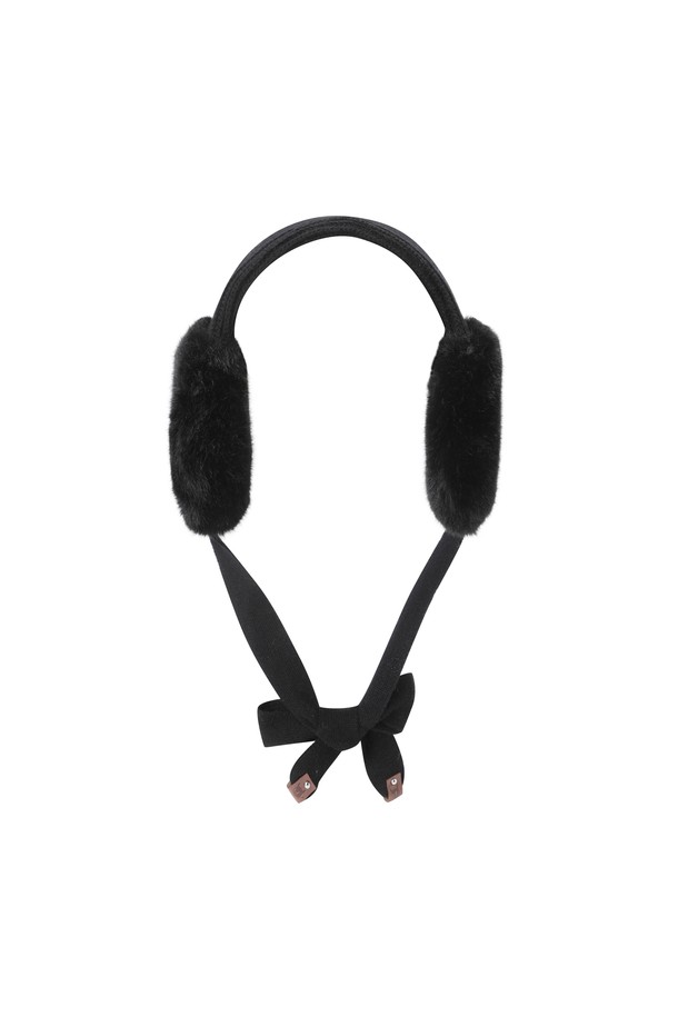 여성 리본 퍼 이어워머는 부드러운 퍼 소재로 제작되어 겨울철 보온성을 높여줍니다. 클래식, 미니멀, 캐주얼 스타일에 모두 잘 어울리며, 골프룩 연출에도 활용할 수 있습니다. 블랙 컬러에 무지 패턴으로 어떤 의상에도 매치하기 용이하며, 가볍고 편안한 착용감을 선사합니다. 사이드 로고 자수 디테일과 와키 캐릭터 레더 탭, 리본 장식이 디자인의 포인트를 더합니다. 턱끈이 있어 활동적인 날에도 안정적으로 착용할 수 있습니다.
