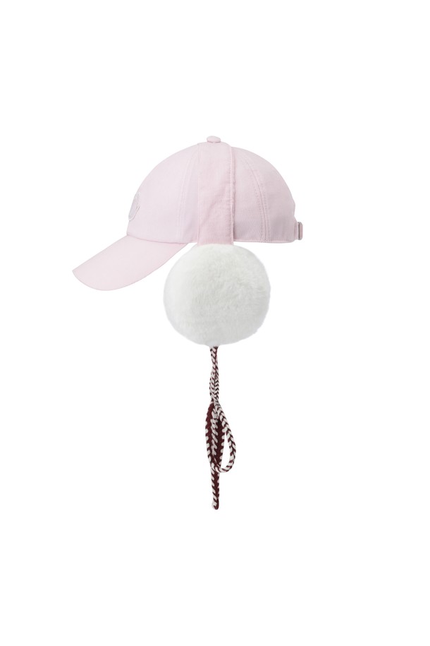 따뜻함과 스타일을 모두 갖춘 여성 코듀로이 이어 워머 캡입니다. 겨울철 골프룩을 위한 클래식, 미니멀, 캐주얼 스타일의 모자로, 부드러운 촉감의 코듀로이와 니트 소재를 사용하여 편안한 착용감을 선사합니다. 두꺼운 두께감으로 보온성을 높였으며, 턱끈 디테일이 있어 안정적인 핏을 제공합니다. 무지 디자인으로 어떤 스타일에도 잘 어울리며, 추운 날씨에도 따뜻하고 세련된 골프룩을 연출할 수 있습니다.
