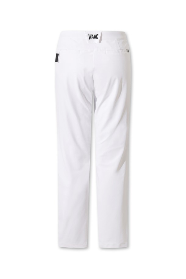 [코리아 TKR] Men Essential Soft Brushed Pants는 남성 골프룩을 위한 스포티한 스타일의 긴바지입니다. 겨울 및 간절기에 적합하며, 부드러운 촉감의 두꺼운 기모 안감으로 보온성을 높였습니다. 나일론과 스판덱스 혼방 소재로 활동성을 고려한 실루엣과 뛰어난 신축성을 제공합니다. 스탠다드핏으로 편안한 착용감을 선사하며, WAAC 로고 디테일과 장갑 탈부착 가능한 히든 벨크로가 특징입니다. 벨크로 밴딩으로 허리 사이즈 조절이 용이합니다.
