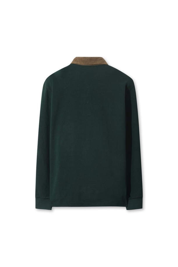 Men WAACKY(맨 와키) 코듀로이 카라 폴로 셔츠는 남성 골프 및 일상용 상의입니다. 그린 컬러의 릴랙스핏 폴로넥 긴소매 셔츠로, 봄, 가을에 착용하기 좋습니다. 부드러운 촉감의 폴리에스테르와 스판덱스 혼방 소재로 제작되었으며, 캐주얼, 스포티, 클래식 스타일을 연출할 수 있습니다. 코듀로이 카라 디테일과 단작 배색 포인트, 좌측 가슴의 와키 캐릭터 와펜이 특징입니다.
