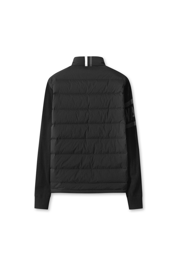 남성용 니트 하이브리드 다운 풀 집 재킷 (니블릭)은 겨울철 골프 및 일상생활에서 활용하기 좋은 아우터입니다. 블랙 색상의 레귤러 핏으로, 스포티하면서도 미니멀한 스타일을 연출합니다. 니트와 구스다운 소재를 사용하여 부드러운 촉감과 뛰어난 보온성을 제공하며, 긴 소매와 집업 스타일로 간편하게 착용할 수 있습니다. 무지 또는 스트라이프 패턴으로 디자인되어 다양한 스타일에 매치하기 용이하며, 경량 하이브리드 자켓으로 활동성을 높였습니다.
