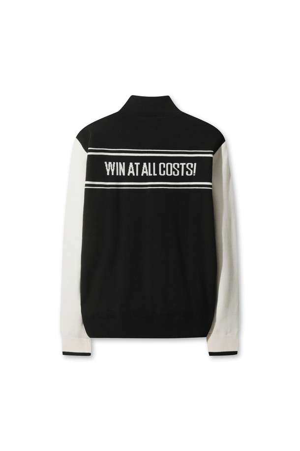 남성용 백 슬로건 하프 집 스웨터는 골프 및 일상생활에서 스포티하고 캐주얼한 스타일을 연출하기에 적합합니다. 블랙과 화이트 두 가지 색상으로 출시되었으며, 긴 소매와 스탠다드 핏으로 제작되었습니다. 두꺼운 두께감으로 겨울철 보온성을 제공하며, 나일론과 스판덱스 혼방 소재로 방풍 기능을 갖췄습니다. 하프넥 디자인과 집업 여밈 방식, 와펜 자수 디테일이 특징이며, 슬로건 로고 패턴으로 포인트를 더했습니다. 충전재가 내장되어 따뜻하게 착용할 수 있습니다.
