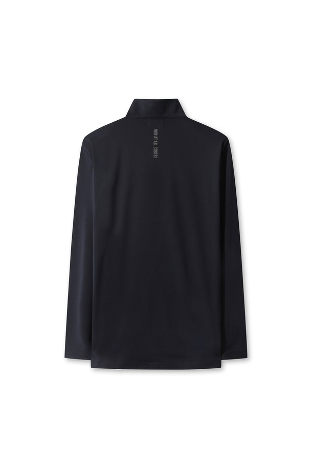 [Athletic] 남성 에센셜 하프 집 미드 레이어는 스포츠 활동과 일상에서 모두 활용 가능한 남성용 상의입니다. 블랙 색상의 무지 디자인으로, 골프 및 스포츠 활동에 적합하며 봄, 가을 계절에 착용하기 좋습니다. 부드러운 촉감의 폴리에스터와 스판덱스 혼방 소재로 제작되어 4-way 스트레치 기능과 뛰어난 신축성을 자랑합니다. 레귤러 핏에 하프넥 디자인, 긴소매 기장으로 스포티하면서도 베이직한 스타일을 연출하며, 레이어링하여 다양한 스타일을 소화할 수 있습니다. 피트니스룩, 가을 나들이룩, 골프룩 등 폭넓은 TPO에 활용해보세요.
