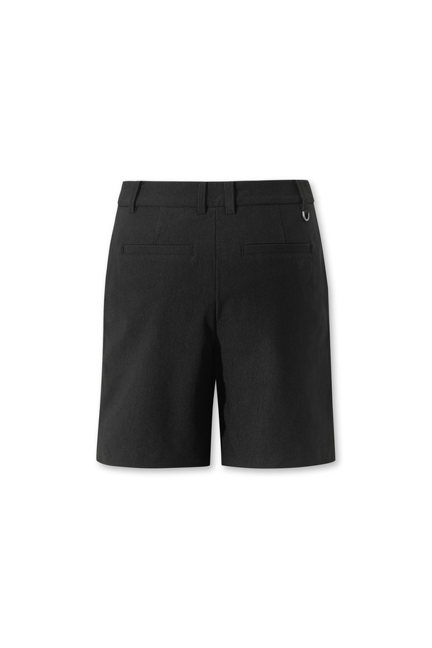 **[JONES] 여성 버뮤다 쇼츠**는 골프 및 일상생활에서 모두 활용 가능한 여성용 반바지입니다. 블랙 컬러에 심플하고 세련된 스타일로, 겨울철에도 따뜻하게 착용할 수 있도록 두꺼운 두께감과 기모 안감, 부드러운 촉감을 자랑합니다. 고품질 나일론 소재를 사용하여 보온성을 높였으며, JONES 콜라보레이션으로 제작되어 프리미엄 가치를 더했습니다. 로고 패턴으로 포인트를 준 디자인이 특징입니다.
