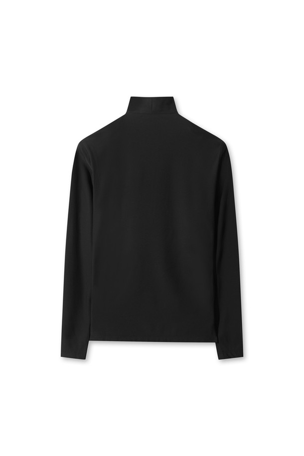 겨울철 퍼포먼스를 위한 여성 하이넥 탑입니다. 부드러운 감촉의 스트레치 저지 소재로 제작되어 편안한 착용감을 선사하며, 보온성과 신축성을 갖춰 활동성을 높였습니다. 블랙 컬러에 무지 디자인으로 어떤 스타일에도 쉽게 매치할 수 있으며, 허리 라인에 로고 테이프 디테일로 포인트를 더했습니다. 레귤러 핏에 긴 소매 기장으로, 골프룩 또는 겨울 데일리룩에 스포티하고 미니멀한 무드를 연출하기 좋습니다. 두꺼운 두께감과 기모 안감으로 따뜻하게 착용할 수 있습니다.
