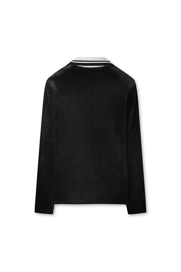 **우먼 골지 밍키 플리스 풀오버**는 겨울철 골프 및 일상에서 따뜻함과 스타일을 모두 갖춘 여성용 풀오버입니다. 부드러운 밍키 플리스 소재와 기모 안감으로 뛰어난 보온성을 제공하며, 넉넉한 핏과 긴 소매 디자인으로 편안한 착용감을 선사합니다. 클래식한 무드의 니트 카라와 블랙 컬러, 골지 패턴이 세련된 느낌을 더하며, 컬러 배색 티핑 디테일로 포인트를 주었습니다. 집업 스타일로 체온 조절이 용이하며, 다양한 옷과 레이어링하여 스타일리시하게 연출할 수 있습니다.
