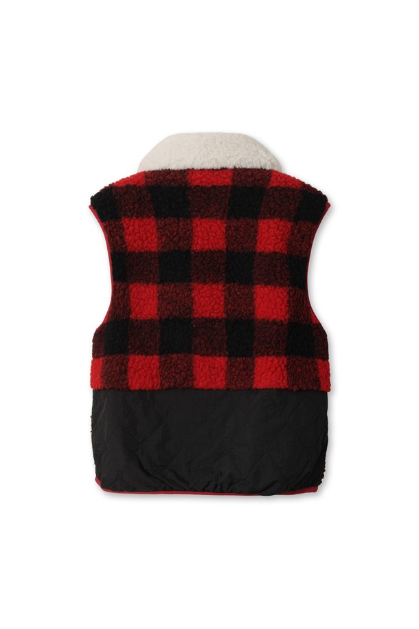 여성 체크 베스트는 가을, 겨울 시즌에 따뜻하게 착용할 수 있는 두꺼운 두께감의 플리스 소재 베스트입니다. 레드와 블랙 두 가지 색상으로 제공되며, 캐주얼, 스포티, 클래식 스타일을 모두 소화 가능합니다. 체크 패턴과 탈착 가능한 배색 카라 디테일이 특징이며, 골프룩뿐만 아니라 일상에서도 활용도가 높습니다. 레귤러핏으로 편안하게 착용 가능하며, 부드러운 촉감과 집업 여밈 방식으로 편리함을 더했습니다. 민소매 디자인으로 활동성을 높인 보온 기능의 베스트입니다.
