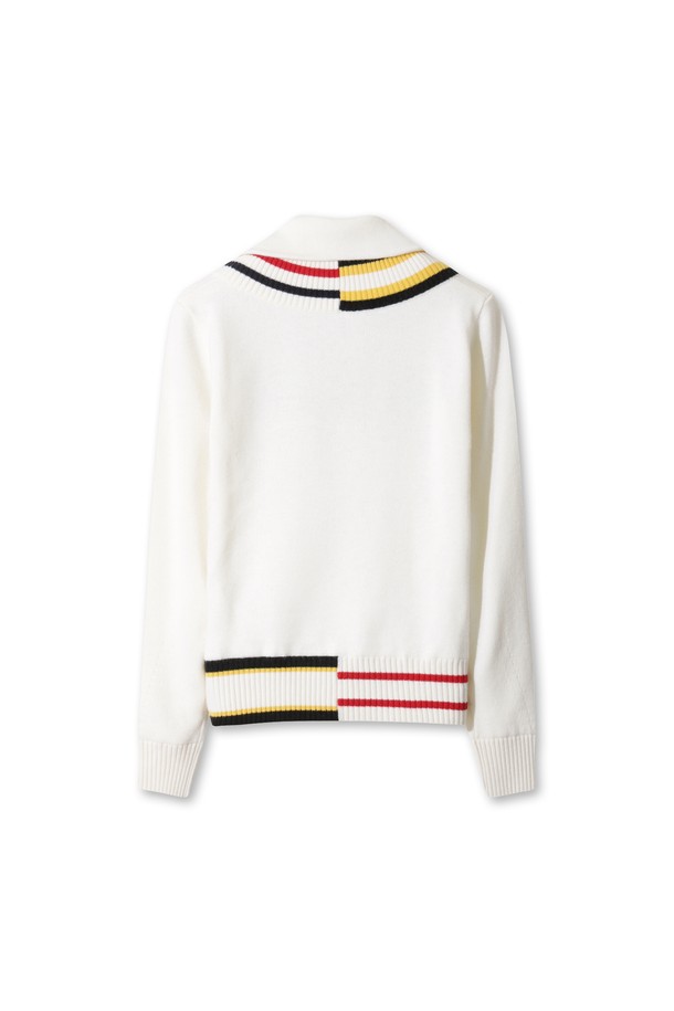 여성 비대칭 립 쿼터-집 스웨터는 골프룩과 겨울 데일리룩에 모두 잘 어울리는 스포티하고 클래식한 매력의 스웨터입니다. 부드러운 울 소재와 두꺼운 두께감으로 겨울철 보온과 방풍 기능을 제공하며, 레귤러핏으로 편안한 착용감을 선사합니다. 화이트 컬러에 립 패턴, 긴 소매, V넥 디자인이 세련된 느낌을 더하며, 밑단의 폼폼 비니 와펜 디테일과 레이어드 디자인으로 포인트를 주었습니다. 집업 여밈 방식은 간편하게 착용할 수 있도록 도와줍니다.
