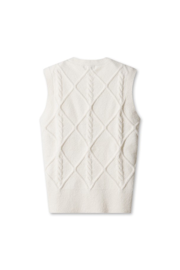 화이트 컬러의 여성용 체인 다이아몬드 니트 베스트입니다. 라운드넥 디자인에 레귤러핏으로 클래식한 스타일을 연출합니다. 간절기에 입기 좋으며, 면 혼방 소재로 제작되어 보온성과 활동성을 동시에 제공합니다. 케이블 및 다이아몬드 패턴이 돋보이며, 와키 폼폼 비니 와펜 디테일이 특징입니다. 골프룩과 일상복 모두에 활용 가능한 미니멀한 디자인의 니트 베스트입니다.

