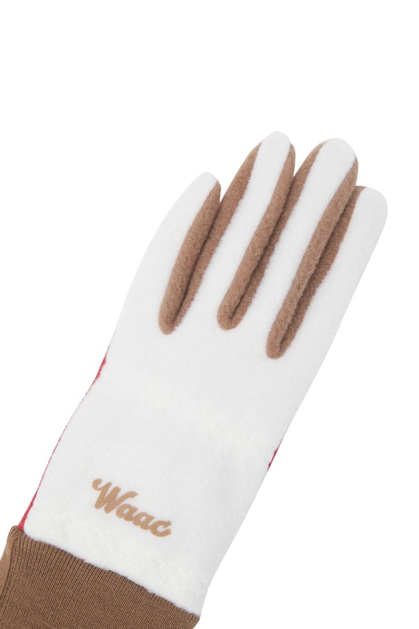 여성용 합성 가죽 컬러 골프 장갑(1쌍)입니다. 클래식하고 미니멀한 스타일의 골프룩에 적합하며, 레드, 화이트, 브라운 세 가지 색상으로 제공됩니다. 부드러운 그립감을 제공하는 합성 가죽과 천연 양가죽 소재로 제작되었으며, 왼손과 오른손 각각 1개씩 총 2개가 한 세트로 구성되어 있습니다. 손목 부분 립 조직 디테일과 배색 로고 디자인으로 포인트를 주었습니다.
