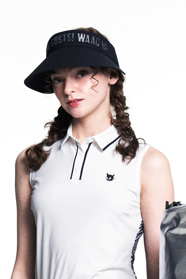 블랙 컬러의 여성 슬로건 바이저입니다. 와이드 챙과 레터링 패턴으로 스포티하면서도 미니멀한 골프룩을 연출합니다. 후면 스트랩으로 사이즈 조절이 가능하며, 땀 흡수를 돕는 이면 땀받이 디테일이 있어 쾌적하게 착용할 수 있습니다. 봄, 여름 시즌 라운딩 시 햇빛을 가려주고 스타일리시함까지 더해줍니다. 골프 활동에 최적화된 디자인으로 편안함과 기능성을 모두 갖췄습니다.
