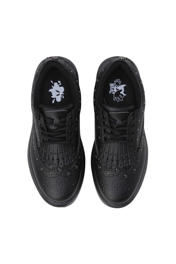 블랙 버터 스터드 여성 골프화는 라운드 앞코에 4cm 굽 높이의 플랫 디자인으로, 미니멀하고 클래식한 스타일을 연출합니다. 사계절 모두 착용 가능하며, 합성가죽 소재에 무지 패턴으로 깔끔함을 더했습니다. 끈으로 여미는 스타일이며, 스터드 디자인이 돋보입니다. 쿠셔닝 기능과 키높이 효과로 편안함과 스타일을 동시에 만족시키는 골프룩을 완성해보세요.
