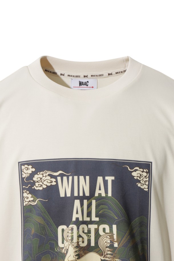 [GYEONGJU EDITION] WAACKY (경주 에디션) 크루넥 티셔츠는 스포티하면서도 클래식한 스타일을 추구하는 남성 고객을 위해 디자인되었습니다. 봄, 가을 시즌에 적합하며, 골프 및 일상생활에서 모두 활용 가능한 실용적인 아이템입니다. 아이보리와 화이트 두 가지 색상으로 출시되었으며, 레귤러 핏에 긴소매 기장으로 편안한 착용감을 선사합니다. 경주 에디션 한정판으로, 천마총 천마도를 모티프로 한 와키 캐릭터 그래픽과 소매 패치 디테일이 돋보입니다. 라운드넥 디자인으로 어떤 스타일에도 쉽게 매치할 수 있습니다.
