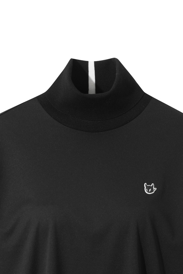 **여성 방풍 미드 레이어 하이넥 탑**

겨울 시즌, 골프 또는 일상에서 스포티한 스타일을 연출하기 좋은 여성용 방풍 미드 레이어 하이넥 탑입니다. 부드러운 니트 소재와 두꺼운 두께감으로 뛰어난 보온성을 제공하며, 일본 수입 기능성 소재를 사용하여 방풍 및 방수 기능까지 갖췄습니다. 특수 방풍 필름 코팅과 경량 설계로 활동성을 높였으며, 레귤러 핏의 깔끔한 디자인으로 다양한 스타일 연출이 가능합니다. 블랙 컬러의 무지 디자인으로 미니멀하고 클래식한 분위기를 더합니다. 
