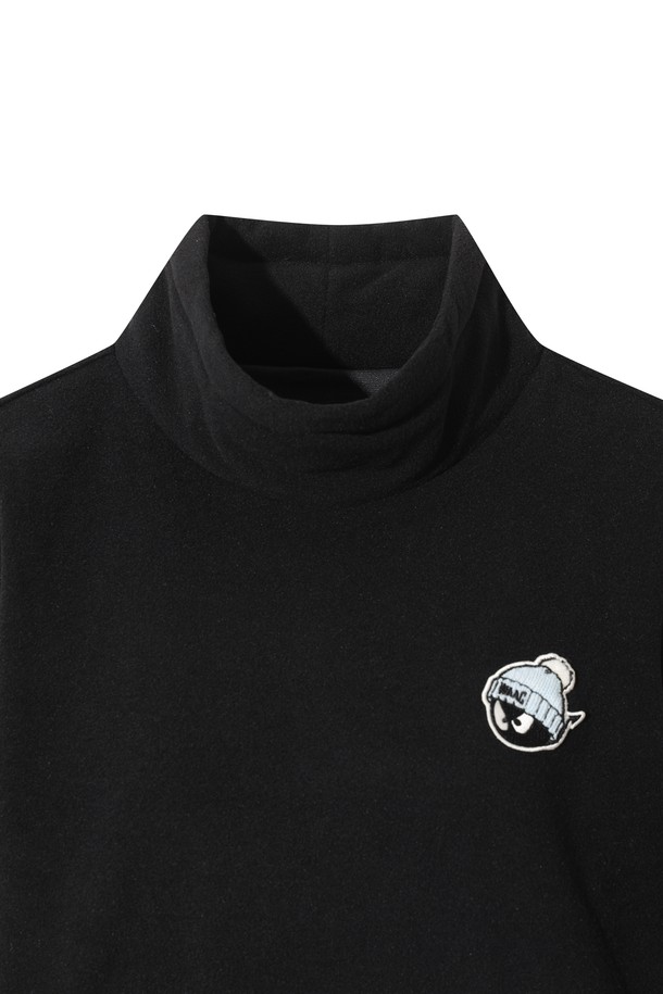 여성용 폴라 플리스 하이넥 풀오버는 골프 및 일상 활동에 적합한 스포티하고 캐주얼한 스타일의 상의입니다. 부드러운 플리스 소재로 제작되어 겨울철에도 따뜻하게 착용할 수 있으며, 방풍 안감으로 찬 바람을 효과적으로 막아줍니다. 오버핏 크롭 기장으로 활동성을 높였으며, 하이넥 디자인과 긴 소매가 보온성을 더합니다. 와펜, 스트링, 아트워크 등의 디자인 장식과 스트링 조절 기능으로 개성 있는 스타일을 연출할 수 있습니다. 블랙 컬러에 로고 패턴이 돋보이는 풀오버로, 편안함과 스타일을 동시에 만족시키는 아이템입니다.
