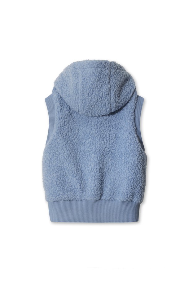 여성 플리스 베스트는 부드러운 부클 소재와 두꺼운 두께감으로 가을, 겨울철 따뜻함을 선사합니다. 집업 스타일의 레귤러핏으로 활동성을 높였으며, 스포티하거나 캐주얼한 골프룩 연출에 적합합니다. 민소매 디자인과 블루 컬러가 세련된 포인트를 더하며, 리브 마감 처리와 충전재로 보온성을 극대화했습니다. 무지 스타일로 어떤 스타일에도 쉽게 매치할 수 있어 활용도가 높습니다. 편안한 착용감과 뛰어난 보온성으로 일상에서도 즐겨 입을 수 있습니다.
