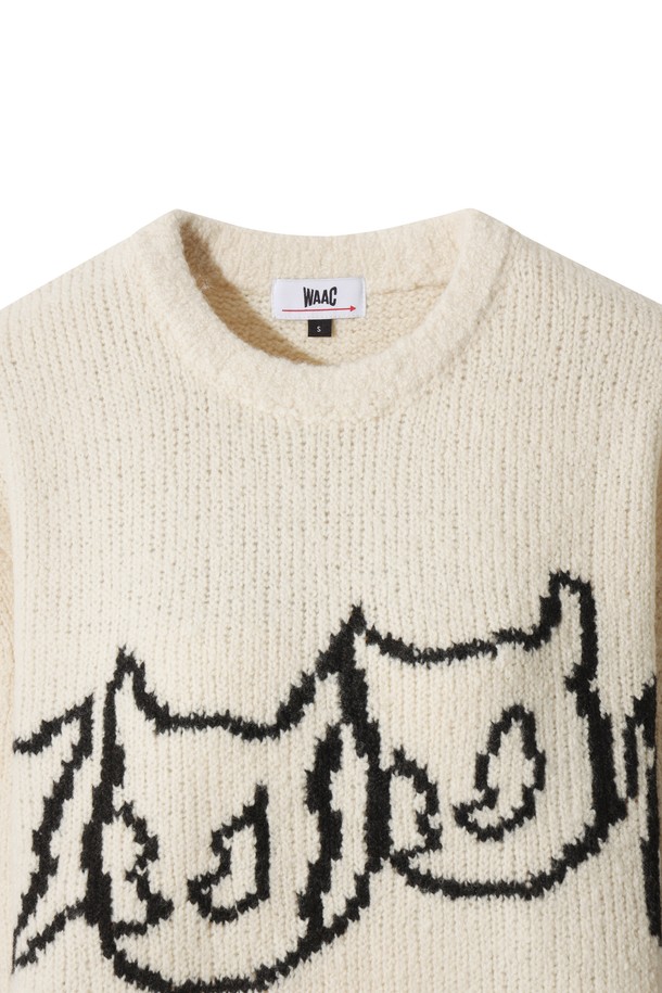 WAACKY(와키) 방풍 로우 게이지 여성 스웨터는 가을, 겨울 시즌에 골프 및 일상에서 캐주얼하게 착용하기 좋은 아이템입니다. 부드러운 울 소재와 두꺼운 두께감으로 보온성을 높였으며, 방풍 안감을 더해 추운 날씨에도 쾌적하게 활동할 수 있습니다. 오버핏 라운드넥 디자인에 와키 캐릭터 인타르시아 무늬가 적용되어 유니크한 포인트를 더했습니다. 아이보리, 블랙 두 가지 색상으로 출시되어 다양한 스타일에 매치하기 용이하며, 긴 소매 기장으로 따뜻함과 스타일리시함을 동시에 잡았습니다.
