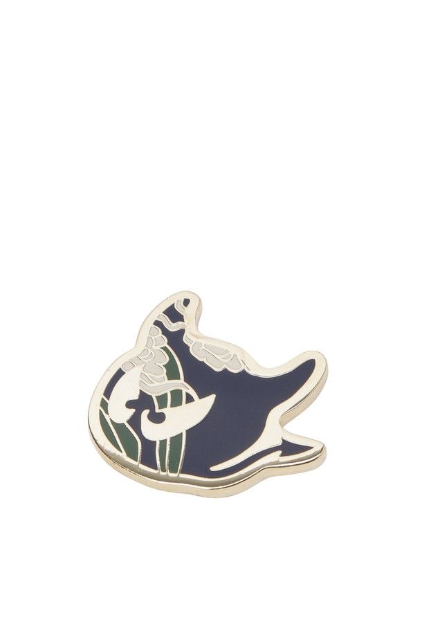 [GYEONGJU EDITION] 볼마커 세트는 클래식한 스타일의 골프 용품으로, 네이비와 브라운 두 가지 색상으로 출시되었습니다. 에폭시 소재에 와키 캐릭터 로고 패턴으로 포인트를 주어 디자인의 완성도를 높였습니다. 구성은 클립 1개와 볼마커 2개로 이루어져 있으며, 클립 기능을 통해 간편하게 사용 가능합니다. 특히, 본 제품은 경주 에디션 한정판으로, WAAC 온라인 스토어 및 경주 매장에서만 만나볼 수 있습니다. 골프를 즐기는 모든 분들께 유니크한 스타일을 더해줄 아이템입니다.
