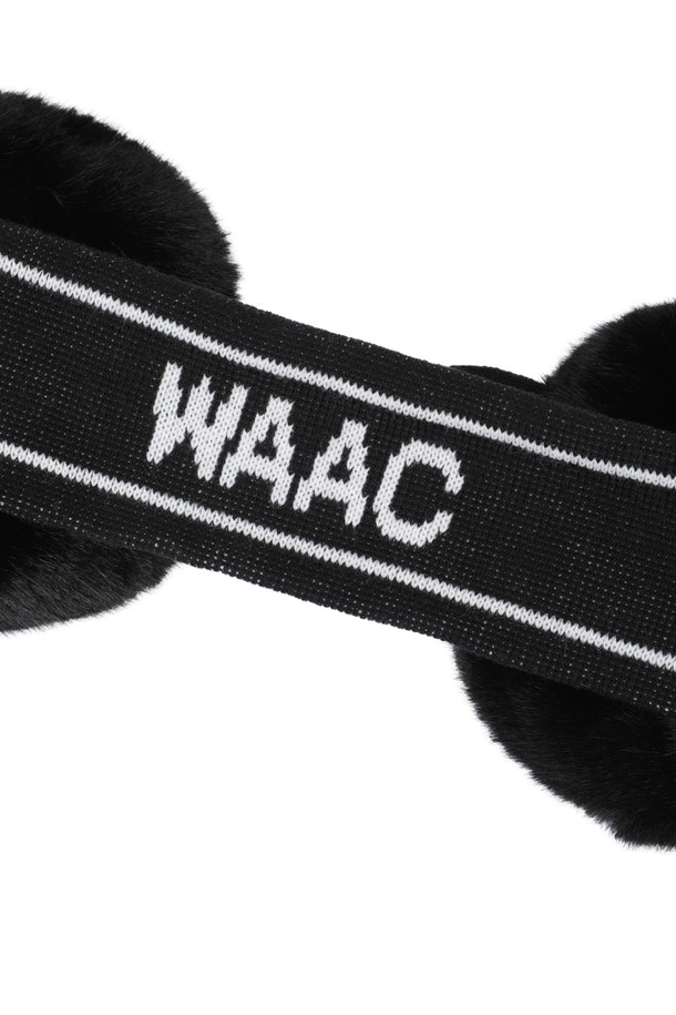 여성 털 이어워머는 겨울철 추위로부터 귀를 따뜻하게 보호해주는 방한 아이템입니다. 캐주얼, 미니멀 스타일의 골프룩에 잘 어울리며, 부드러운 촉감의 니트와 인조 퍼 소재로 제작되었습니다. 신축성 좋은 니트 짜임과 밴딩 구조로 편안한 착용감을 제공하며, 양 사이드의 퍼 디테일이 페미닌한 무드를 더합니다. 블랙 컬러의 무지 디자인으로 어떤 스타일에도 쉽게 매치할 수 있어 활용도가 높습니다.
