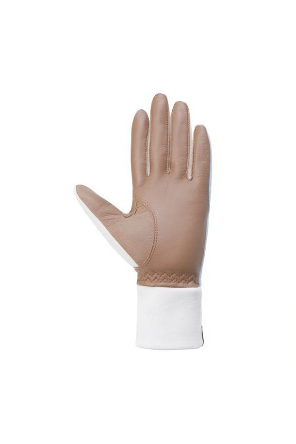 여성용 합성 가죽 골프 장갑(1쌍)입니다. 스카이블루, 브라운, 화이트 세 가지 색상으로 출시되어 골프룩에 맞춰 스타일리시하게 연출할 수 있습니다. 부드러운 합성 가죽과 천연 양가죽 소재를 사용하여 편안한 그립감을 제공하며, 손목 부분의 립 조직 디테일이 돋보입니다. 왼손과 오른손 각각 1개씩 세트로 구성되었으며, 배색 로고 디자인으로 스포티하면서도 미니멀한 스타일을 연출합니다. 클래식한 골프 스타일을 선호하는 여성 골퍼에게 적합합니다.
