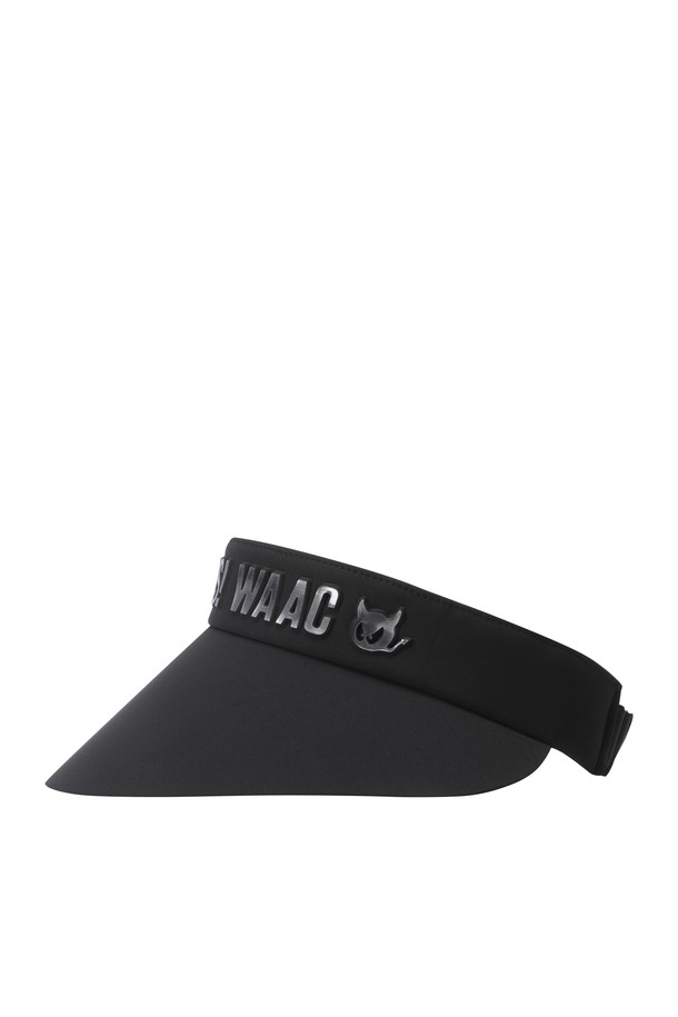 블랙 컬러의 여성 슬로건 바이저입니다. 와이드 챙과 레터링 패턴으로 스포티하면서도 미니멀한 골프룩을 연출합니다. 후면 스트랩으로 사이즈 조절이 가능하며, 땀 흡수를 돕는 이면 땀받이 디테일이 있어 쾌적하게 착용할 수 있습니다. 봄, 여름 시즌 라운딩 시 햇빛을 가려주고 스타일리시함까지 더해줍니다. 골프 활동에 최적화된 디자인으로 편안함과 기능성을 모두 갖췄습니다.
