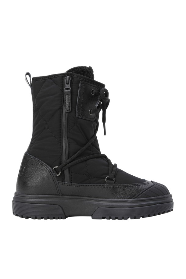 여성 겨울 부츠는 겨울철 골프룩과 일상룩에 모두 잘 어울리는 제품입니다. 블랙 컬러의 미들컷 부츠로, 퀼팅 갑피와 쿠셔닝 인솔, 보아털 및 패딩 안감으로 따뜻함과 편안함을 제공합니다. 4cm 굽 높이와 사이드 지퍼, 뒷축 스트랩, 무지 패턴, 스트랩 여밈 디테일이 특징이며, 클래식, 미니멀, 캐주얼 스타일을 연출하기 좋습니다.
