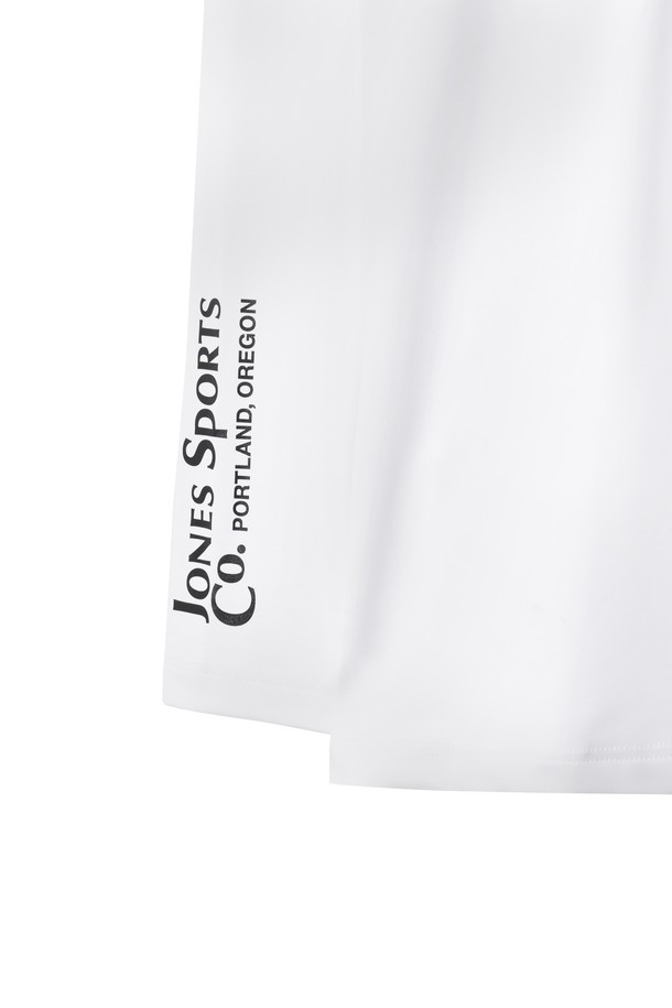 [JONES] 맨 로고 베이스 레이어는 골프 및 피트니스 활동에 적합한 남성용 슬림핏 베이스레이어입니다. 폴리에스터와 스판덱스 혼방 소재로 제작되어 부드러운 촉감과 신축성을 제공하며, 사계절 내내 착용 가능합니다. 화이트 컬러에 스포티한 로고 패턴이 돋보이며, 라운드넥과 긴소매 디자인으로 편안함을 더했습니다. JONES 콜라보레이션 제품으로, 이너웨어로도 활용할 수 있어 실용적입니다. 스포티하고 미니멀한 스타일을 연출하기 좋습니다.
