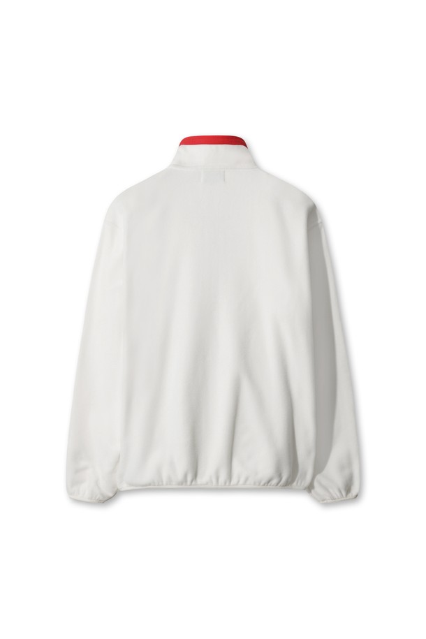 [JONES] 맨 폴라텍 레트로 플리스 풀오버는 WAAC X JONES 콜라보레이션으로 탄생한 남성용 플리스 풀오버입니다. 부드러운 촉감의 폴라텍 플리스 소재에 기모 안감을 더해 보온성을 높였으며, 겨울철 골프룩 또는 캐주얼 스타일 연출에 적합합니다. 레귤러핏과 하프넥 디자인으로 편안한 착용감을 제공하며, 화이트와 레드의 두 가지 컬러로 만나볼 수 있습니다. JONES 러버탭 로고, 배색 플라켓, 포켓 디테일이 돋보이는 스포티하면서도 미니멀한 디자인의 플리스 풀오버입니다.
